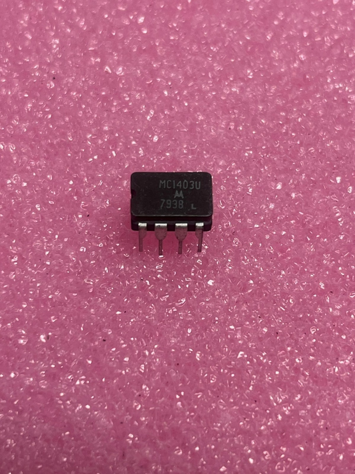 Motorola MC1403U Precision Low Voltage Reference Integrated Circuit - NEW!