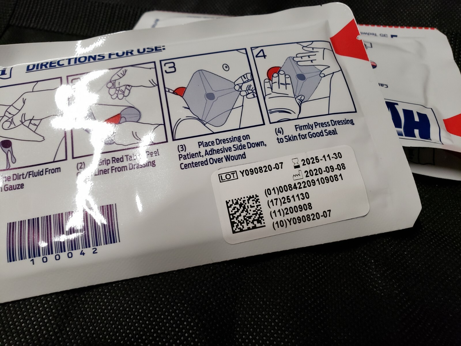 2 NAR HyFin Twin Chest Seal Compact & Vented