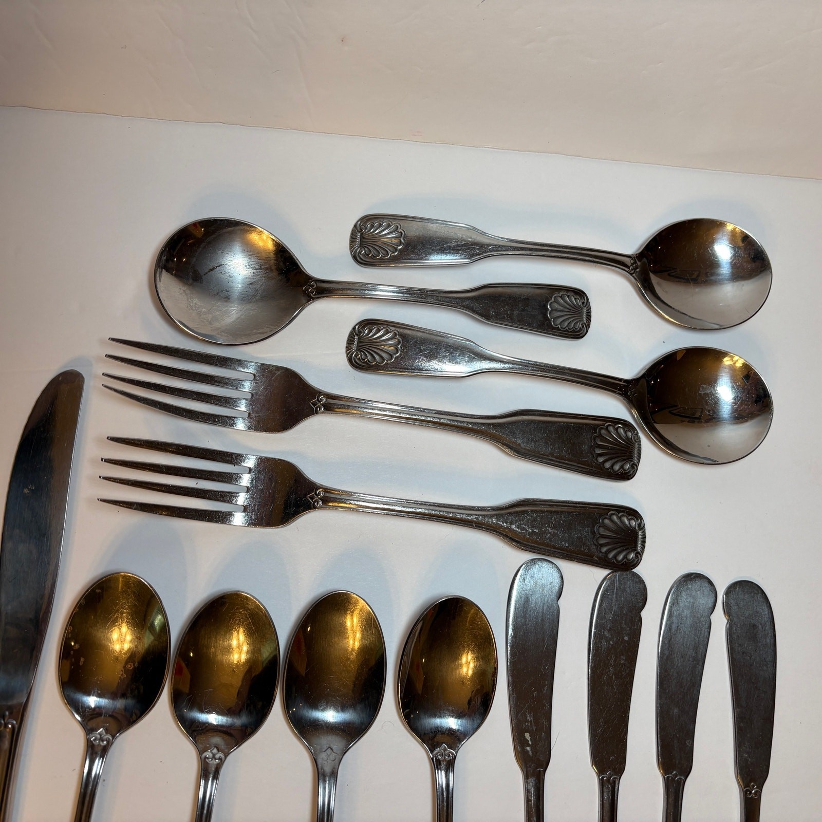 World Tableware COQUILLE Stainless 17 Pc WT Shell Taiwan Flatware Set