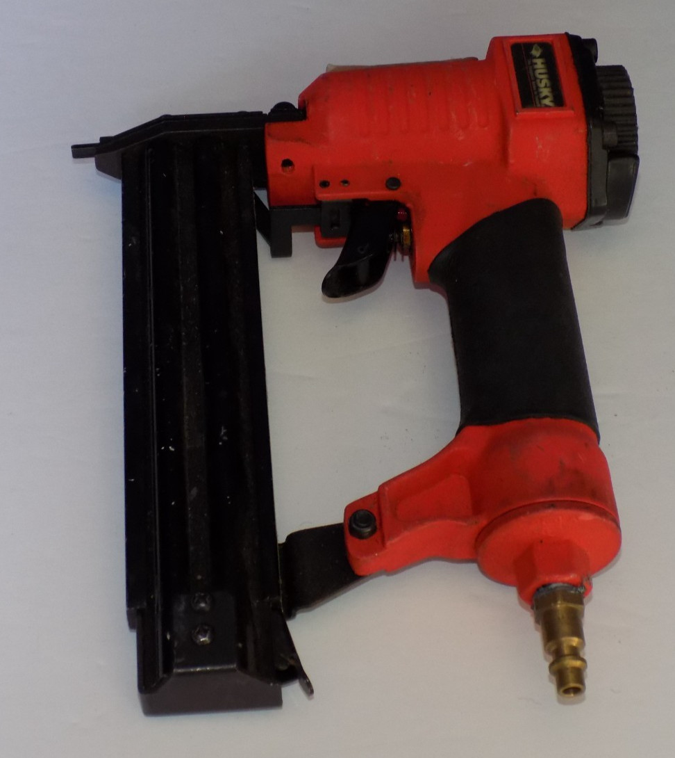 Husky Tools 18GA Brad Nailer Pneumatic Tool 9046512