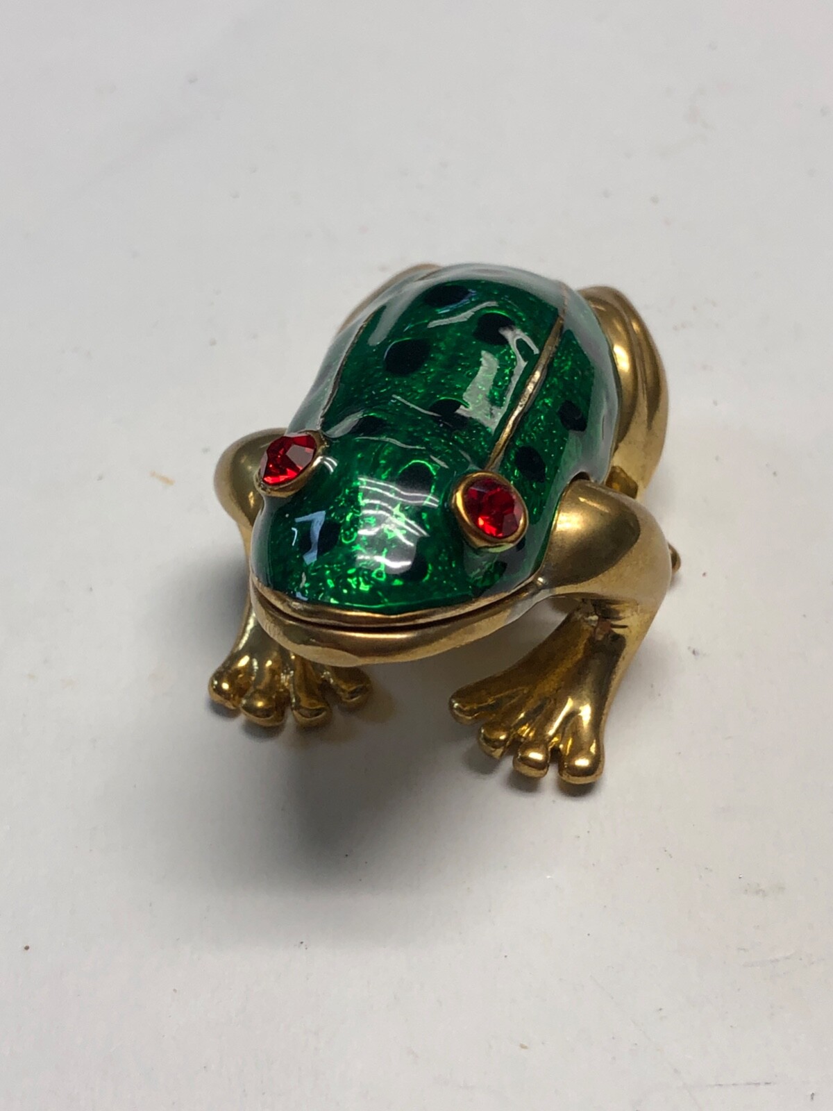 GREEN AND BLACK ENAMELED FROG TRINKET RED EYES GOLD DETAILS