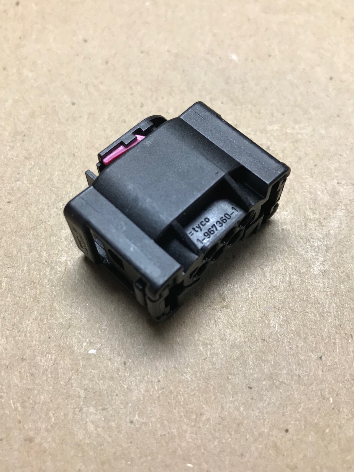 Lot of 2 Pcs Tyco 1-967360-1 Connector (6-Way 0.64 MQS) BMW 8366590 - BRAND NEW