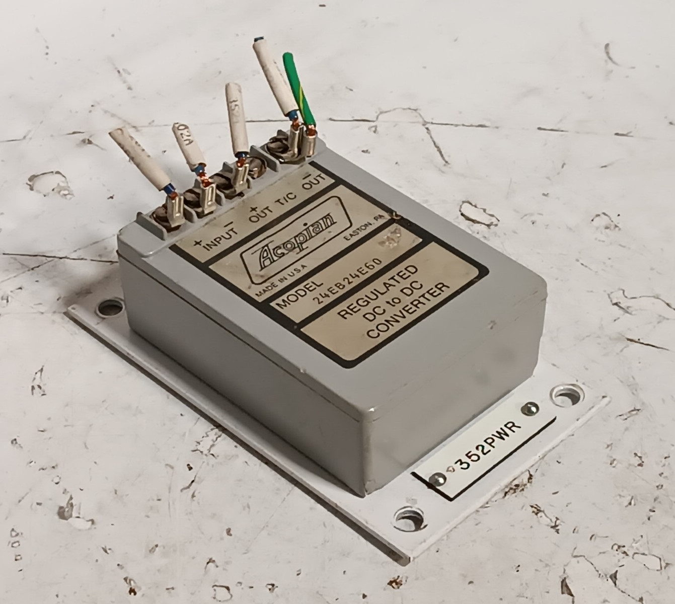 Acopian 24EB24E60 DC-DC Converter/Regulated Power Supply Single Output