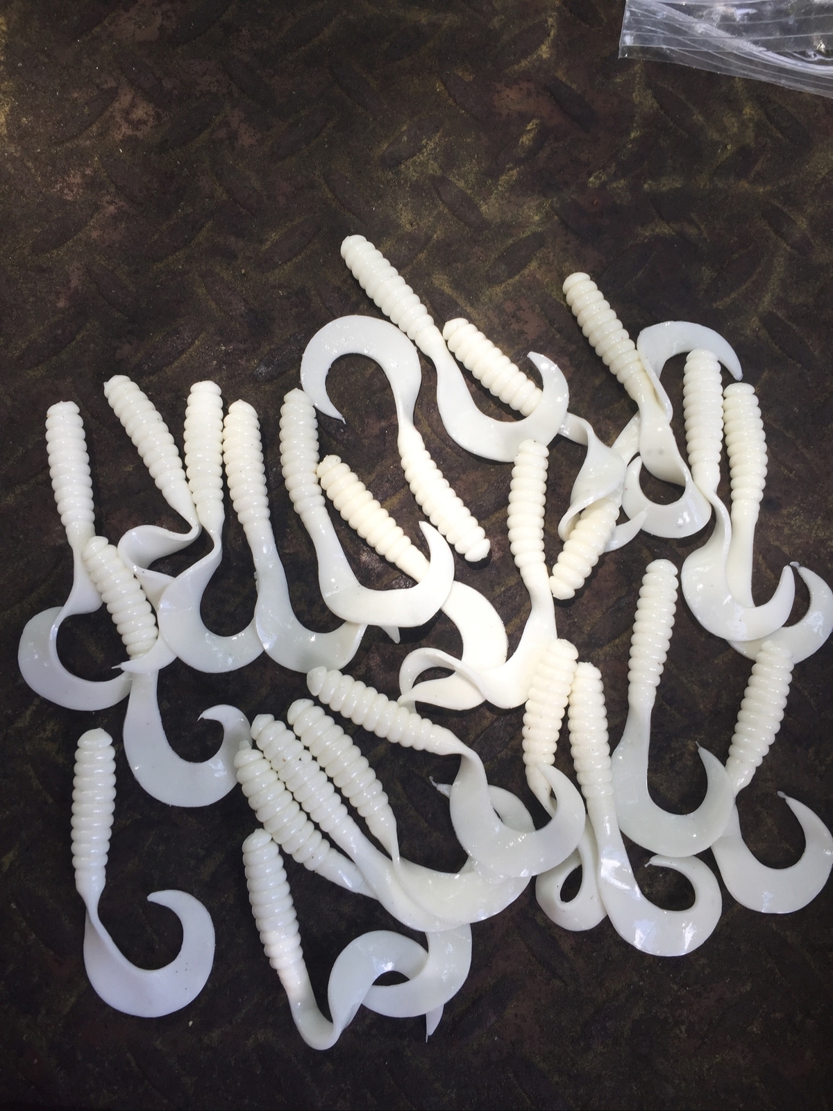 25ct Lot White 4” Twister Tail Grub Soft Plastic Bait Worms Bass Fishing Trailer