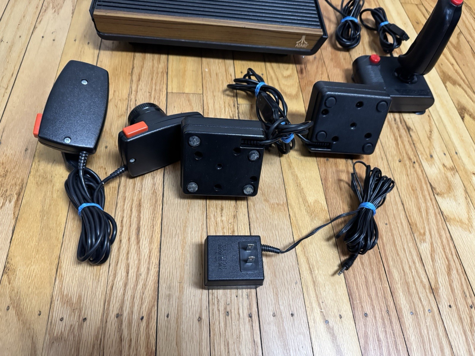 Vtg Atari 2600 System Console Manual Inserts Games Joystick Paddles Power WORKS