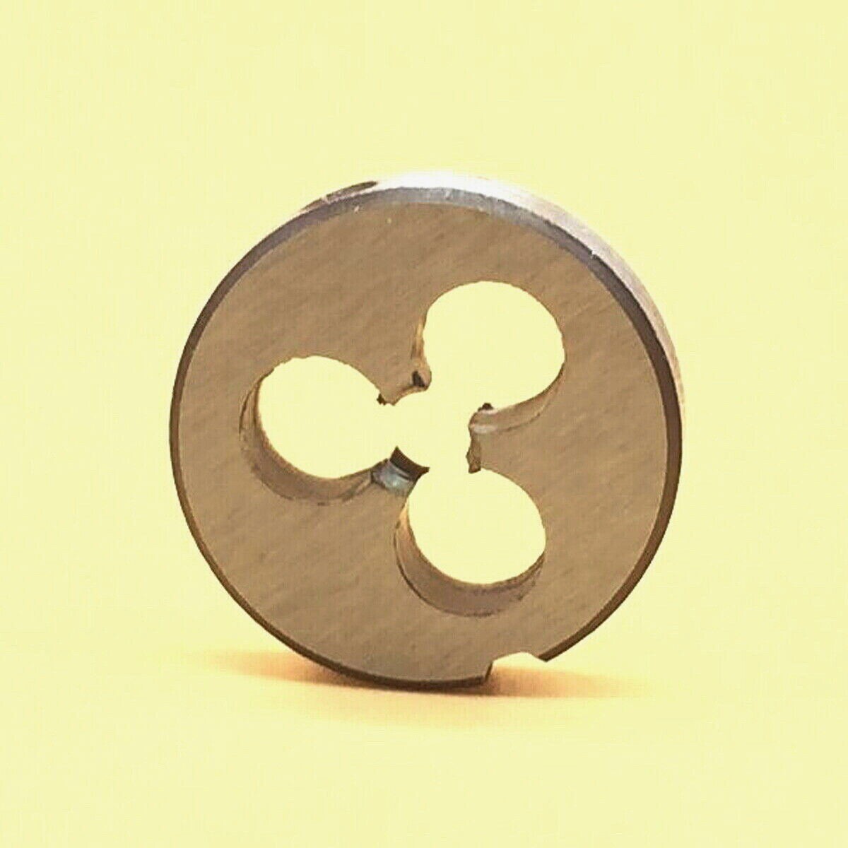 M2.5 x 0.45mm Metric Right hand Die 2.5x0.45mm Pitch [Sningau]