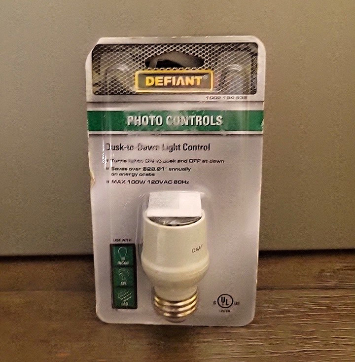 Defiant Dusk-to-Dawn Photo Control Light Sensor, White,  120VAC 60Hz MAX 100W