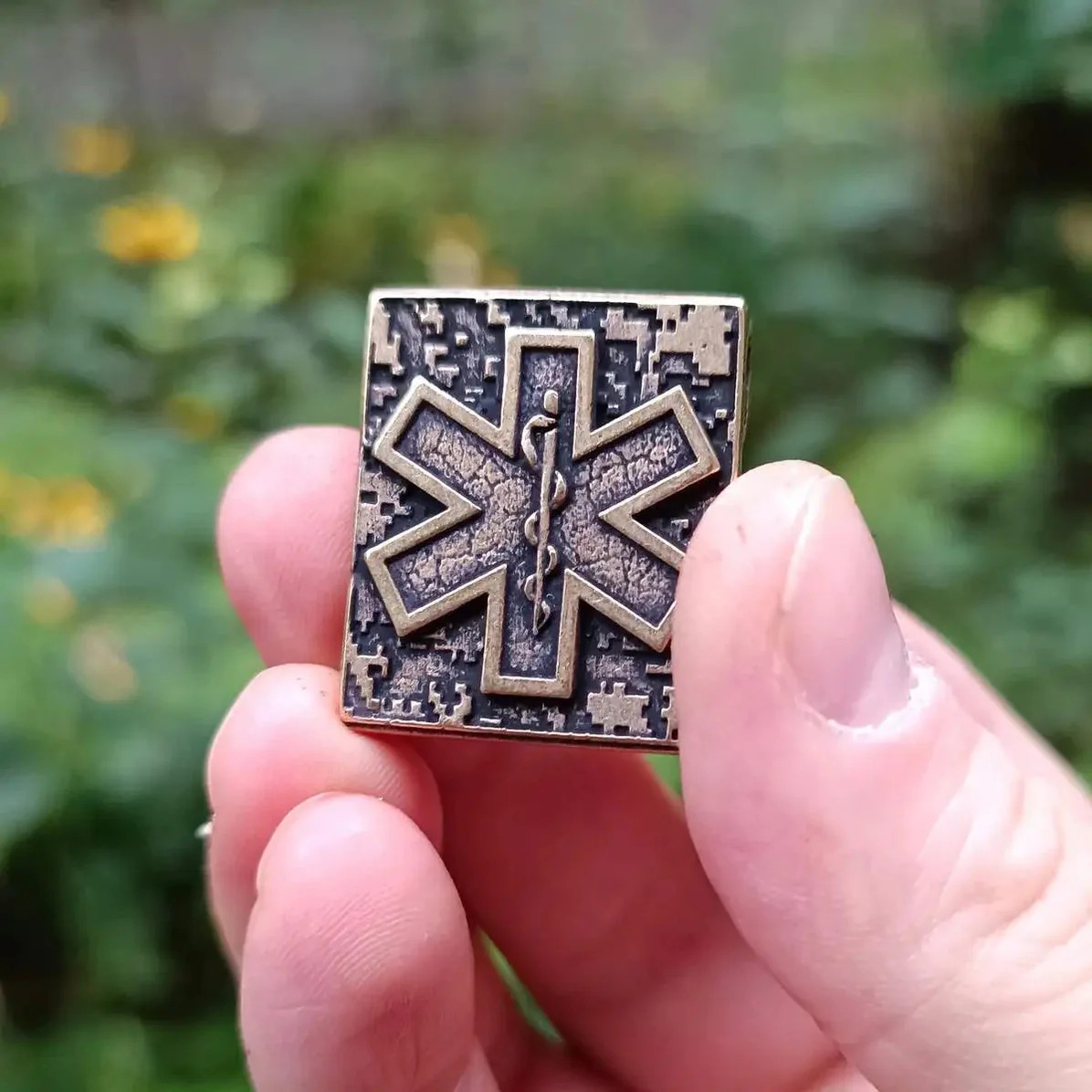 Ukraine war patch military medic bronze molle clip badge