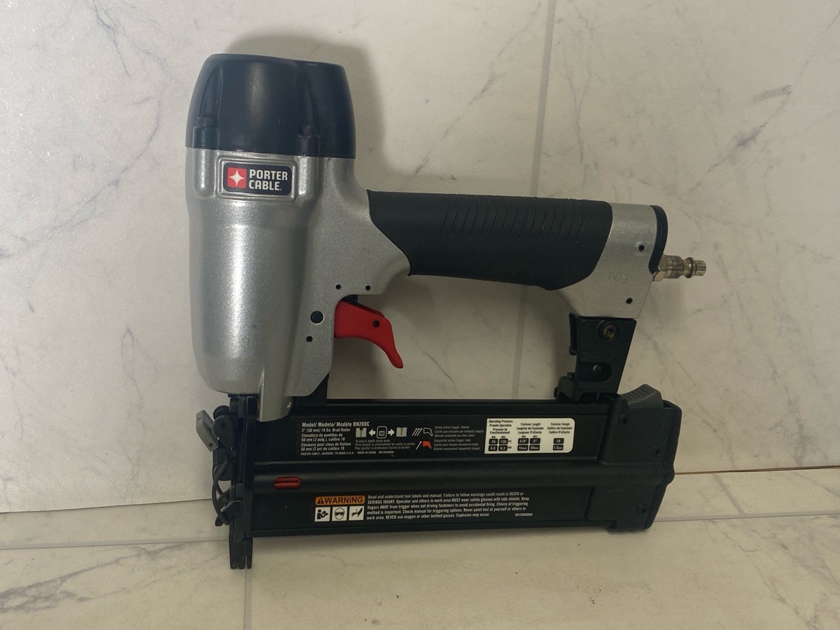 Porter-Cable 18-Gauge Pneumatic Brad Nailer Kit – Durable Constructi (A1G011300)