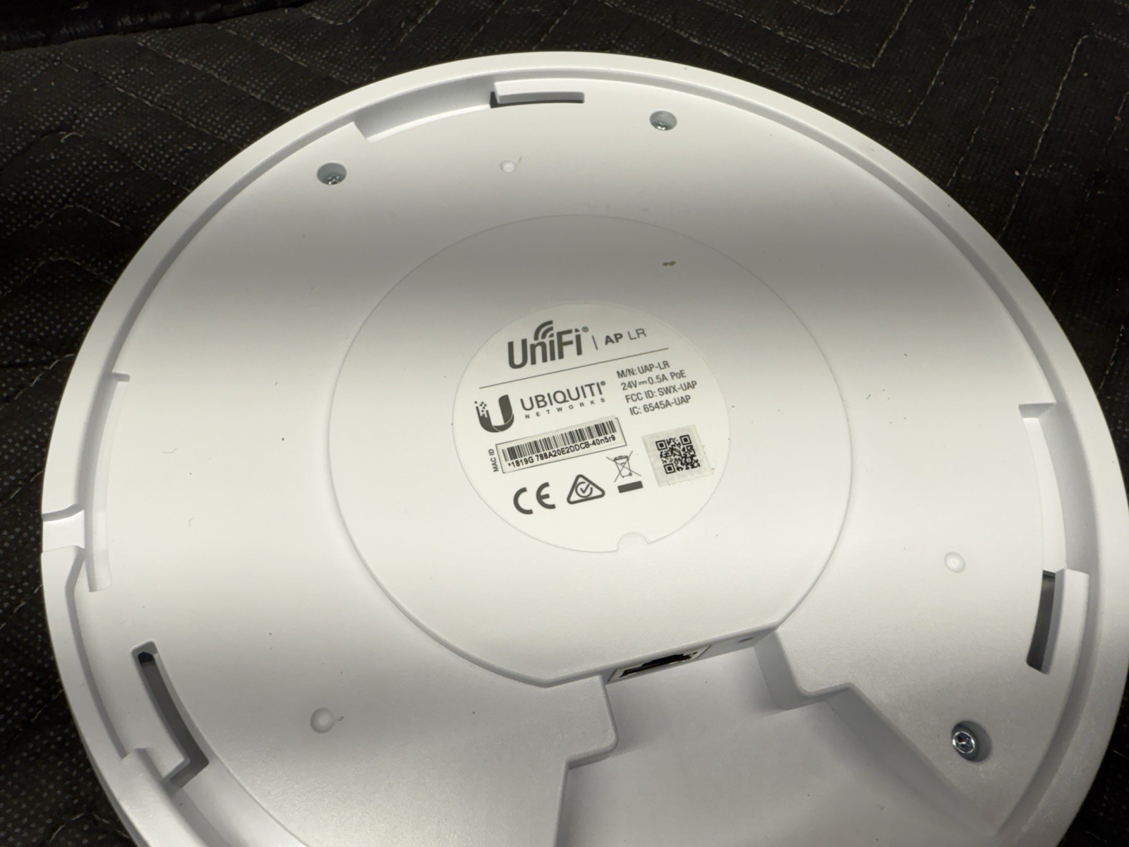 2 Ubiquiti Networks UAP-LR Wi-Fi System Long Range Network Access Point 1wallmt