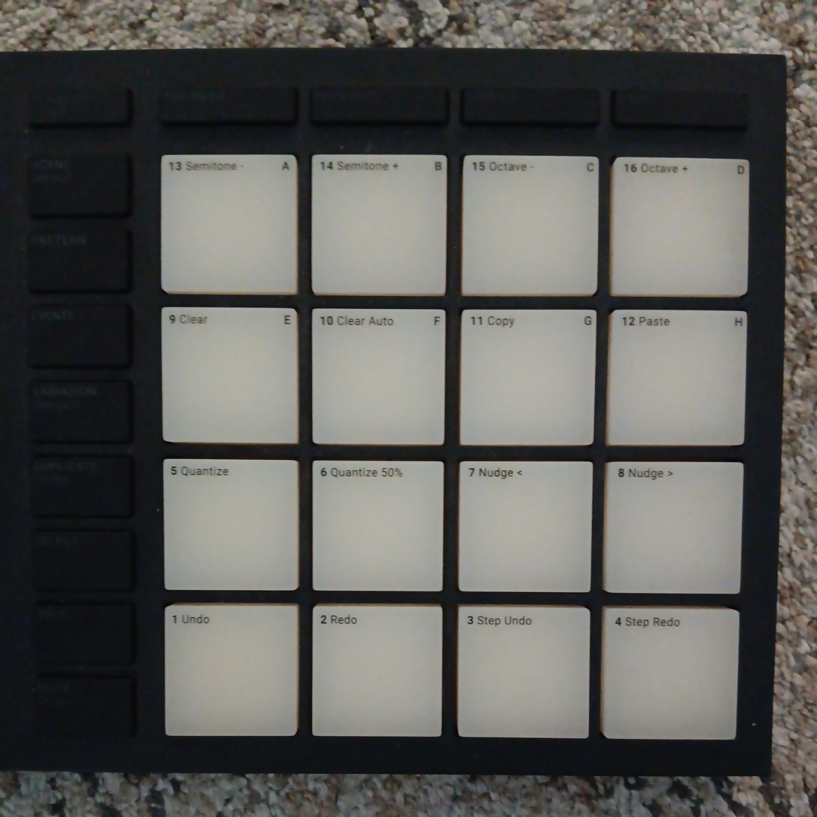 Native Instruments Maschine Mikro MK3 Sampler Sequencer Black 16 Pads