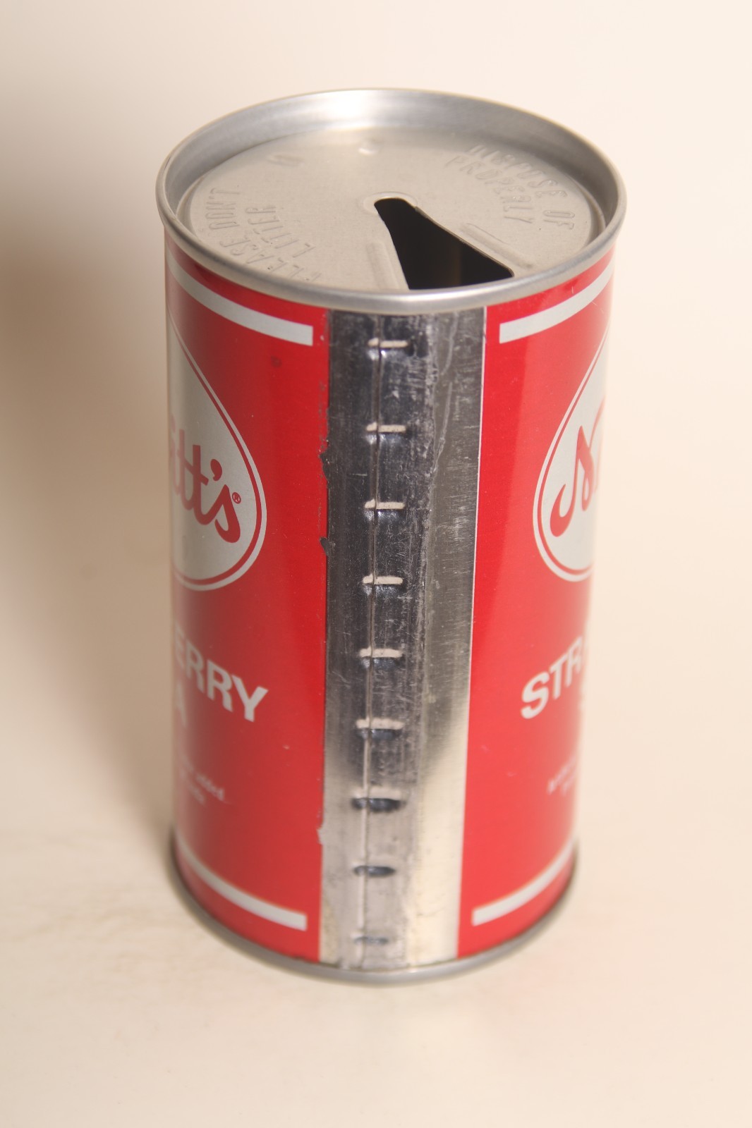 Nesbitt's Strawberry soda can - 12oz