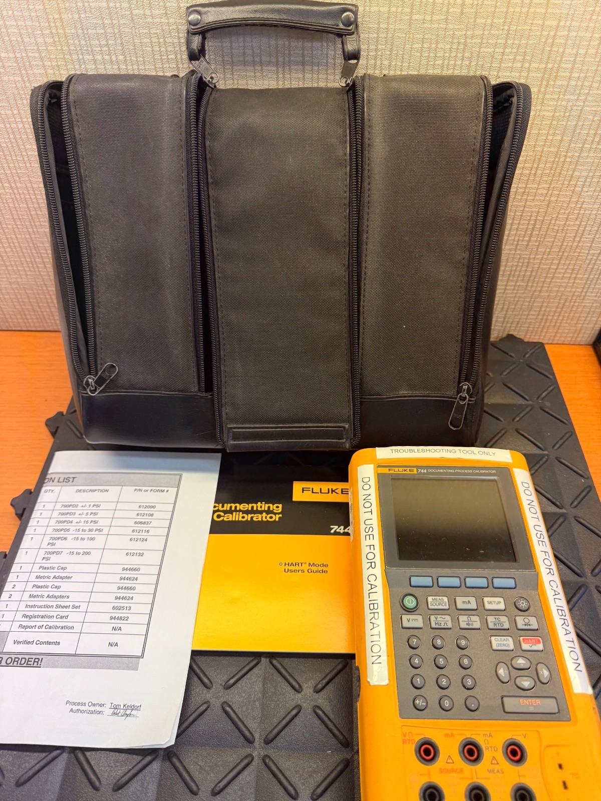 Fluke 744 Documenting Process Calibrator HART Case Manual Unit Only