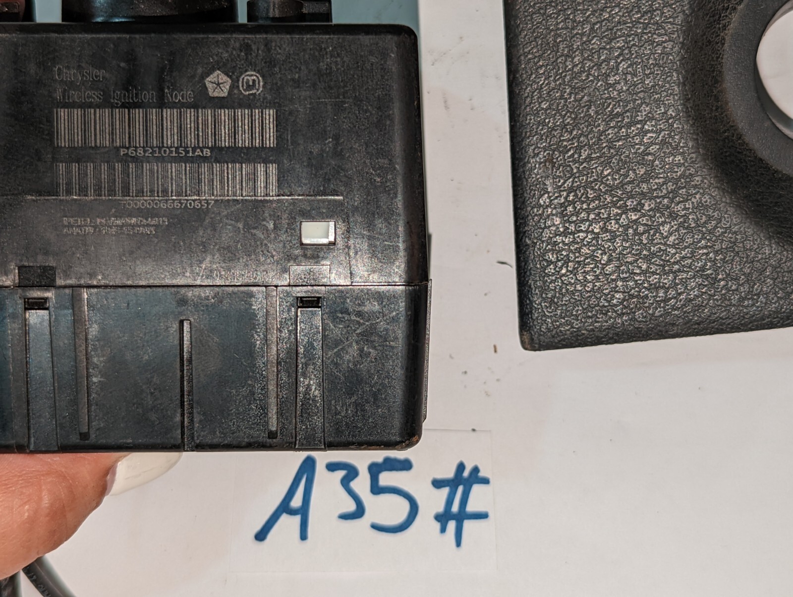 P68210151AB Chrysler / Dodge / Jeep WIRELESS IGNITION SWITC NODE RECEIVER *OEM*