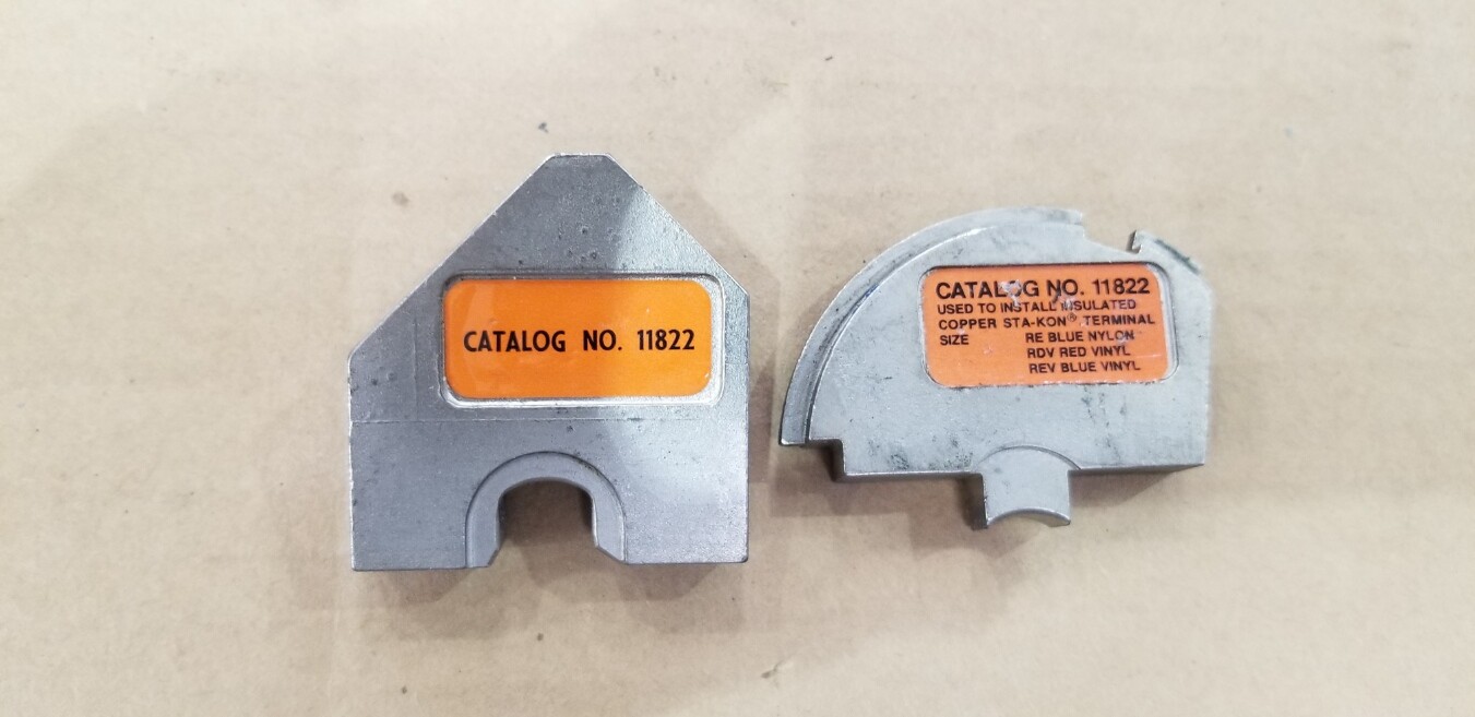 Thomas & Betts 11822 Upper and Lower Crimping Die Set