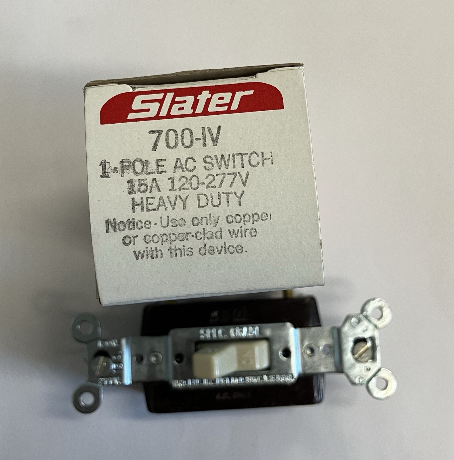 SLATER 700-IV 1-POLE AC SWITCH 15A 120-277V HEAVY DUTY IVORY
