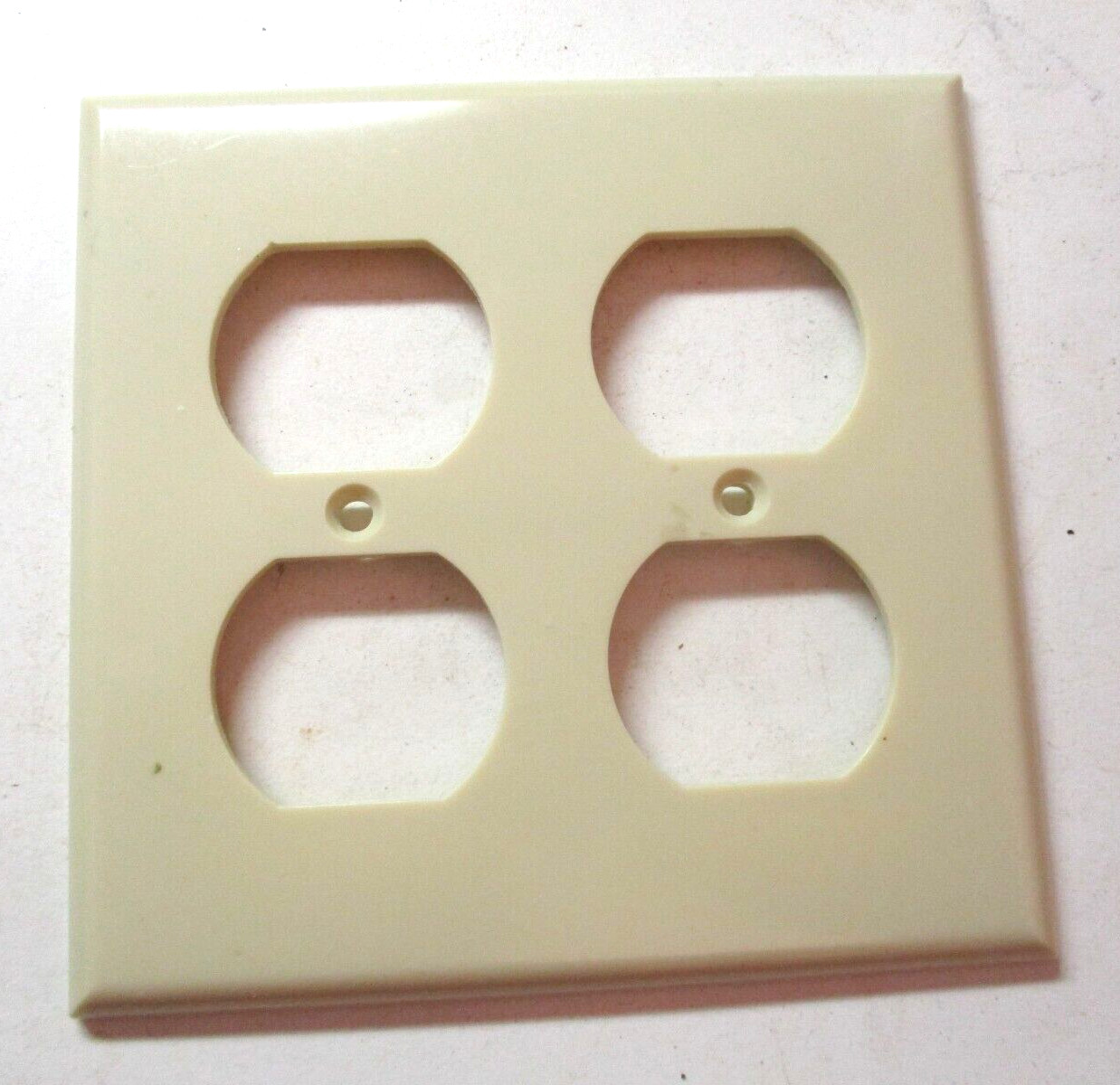 Cooper Smooth Beige Bakelite 2-Gang Duplex Outlet Plate Wall Box Cover Vintage