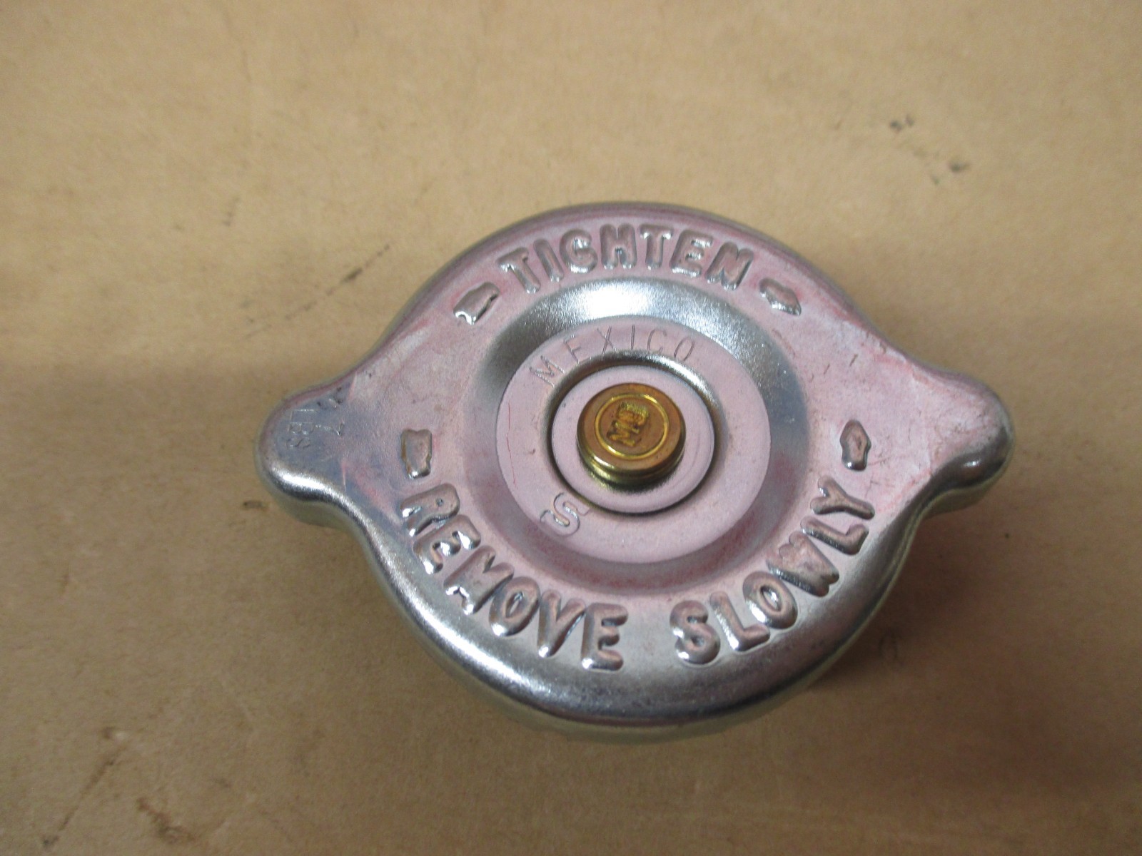 STN / AAX0418 RADIATOR CAP FREIGHTLINER / INTERNATIONAL TRUCK PARTS NEW