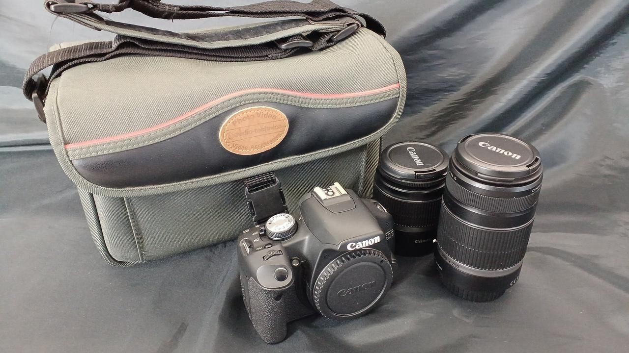 CANON DSLR Camera EOS KISS X3 Double Lens Used