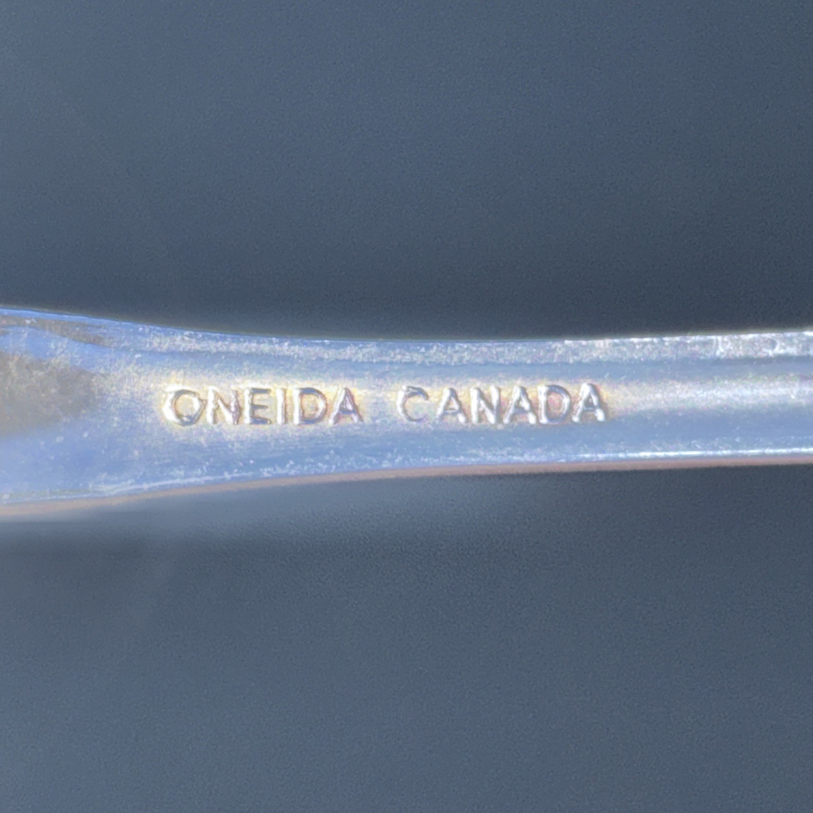 ONEIDA Canada Mansfield SOLID SERVING SPOON DELUXE GLOSSY STAINLESS RETIRED
