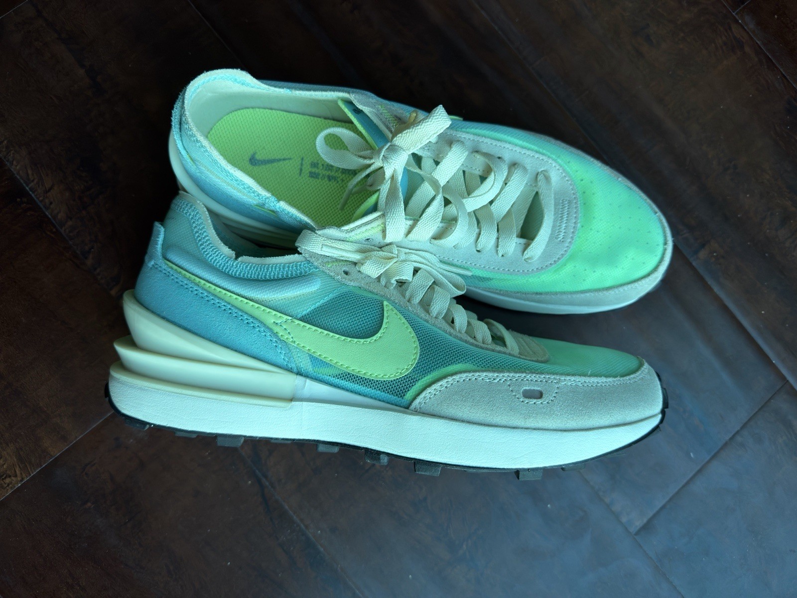 Nike Air Sneakers – Women’s Size 8.5 + Free Matching Ponytail Cap