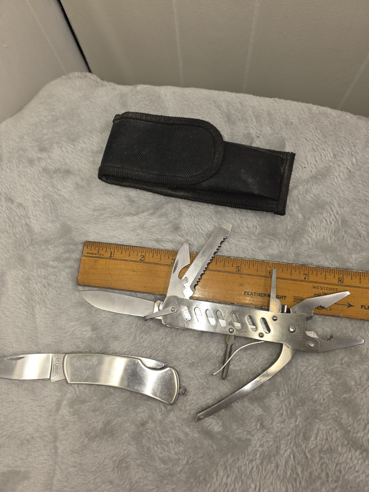 Multi-Tool with pocket knife with sheath with belt loop