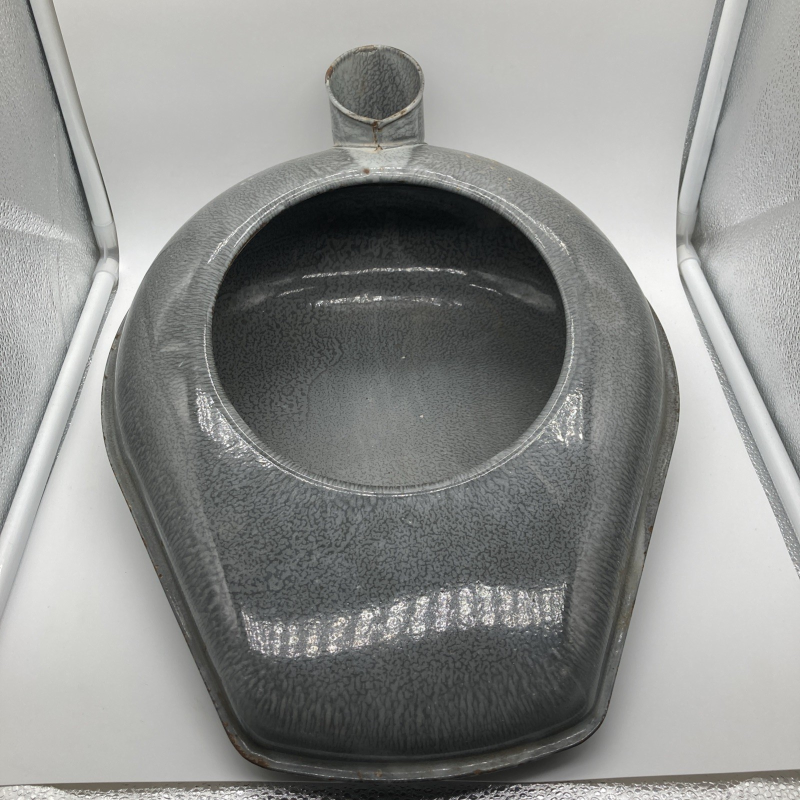 Vtge Grey Enamelware Graniteware L & G Mfg Co Hospital Bed Pan Farmhouse Decor