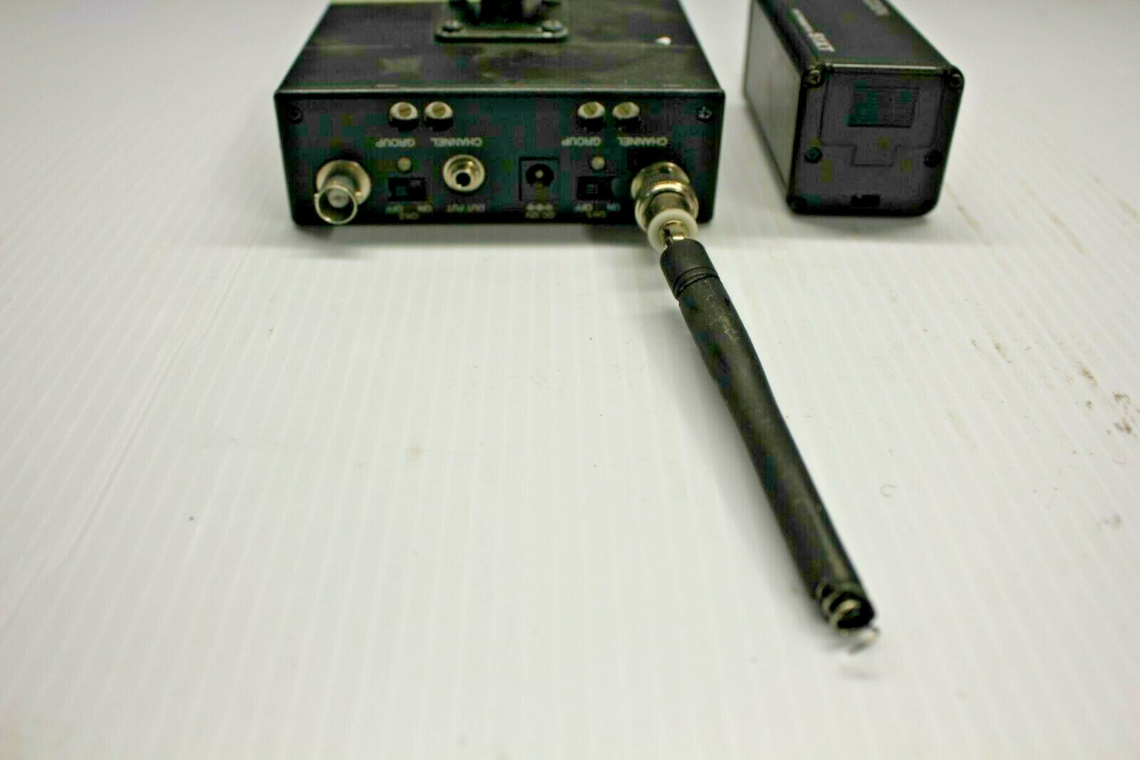 AZDEN 200UPR WIRELESS RECEIVER WITH 51XT UHF TRANSMITTER