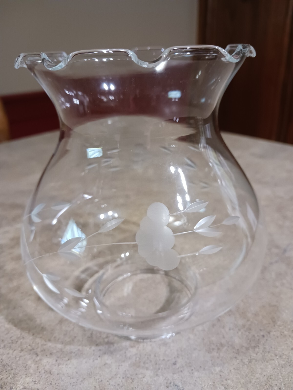 (#7) Princess House Heritage pattern Ruffled Globe Glass 5" tall