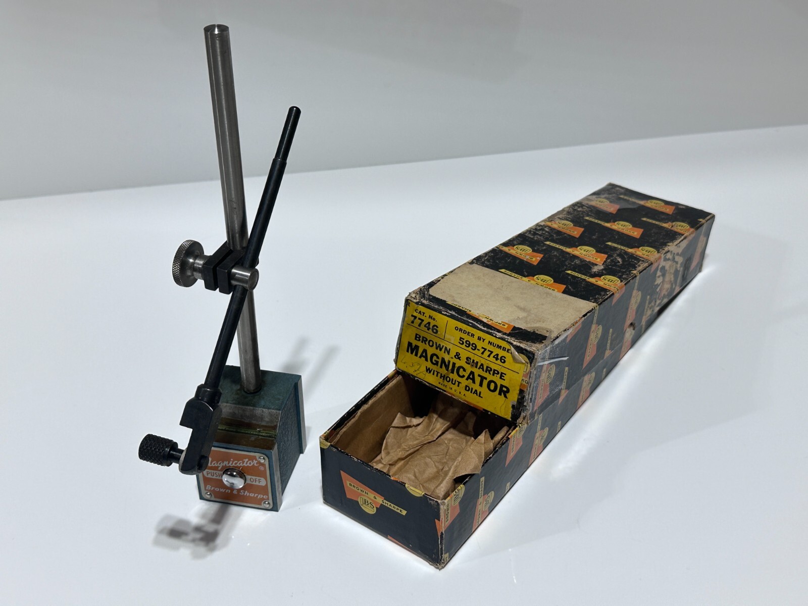 NOS Brown & Sharpe B&S 599-7746 Magnicator Magnetic Base without Dial, w/ Box