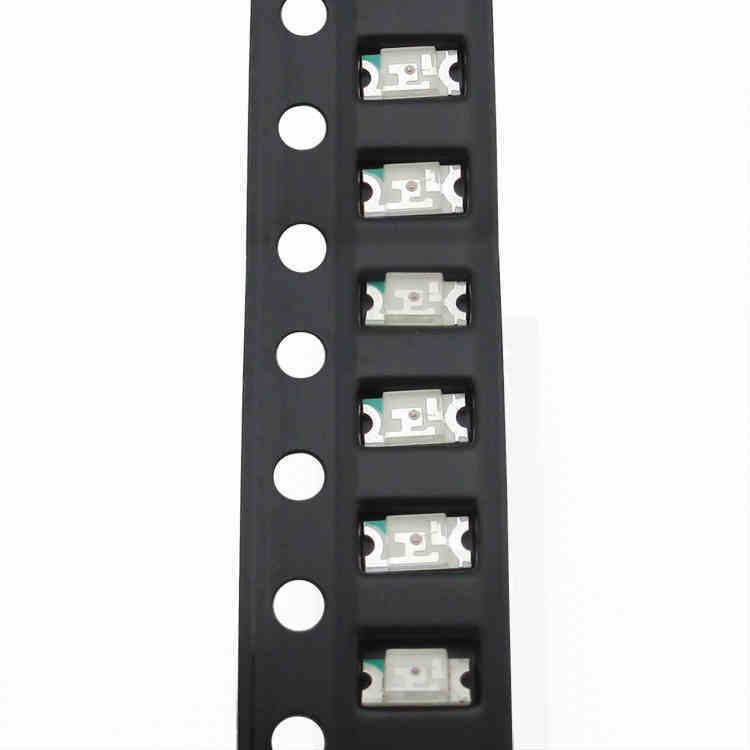 100 pcs Super bright SMD SMT 1206 Red LED lamp Bulb NEW