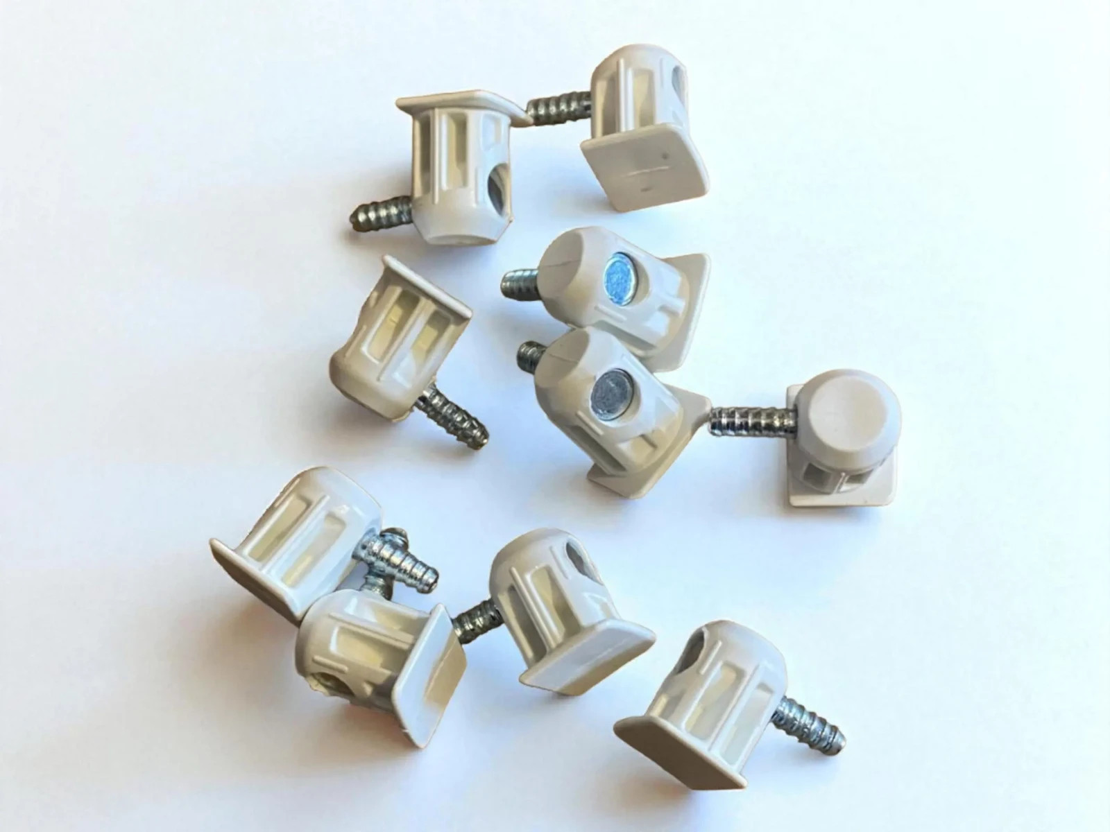 10043826 x 6 IKEA Ehnet Shelf Supports/ Pins/ Brackets