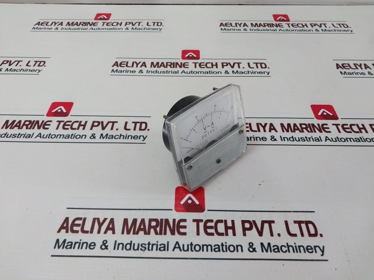 HITACHI S73P Voltmeter 0-30V 0-5A