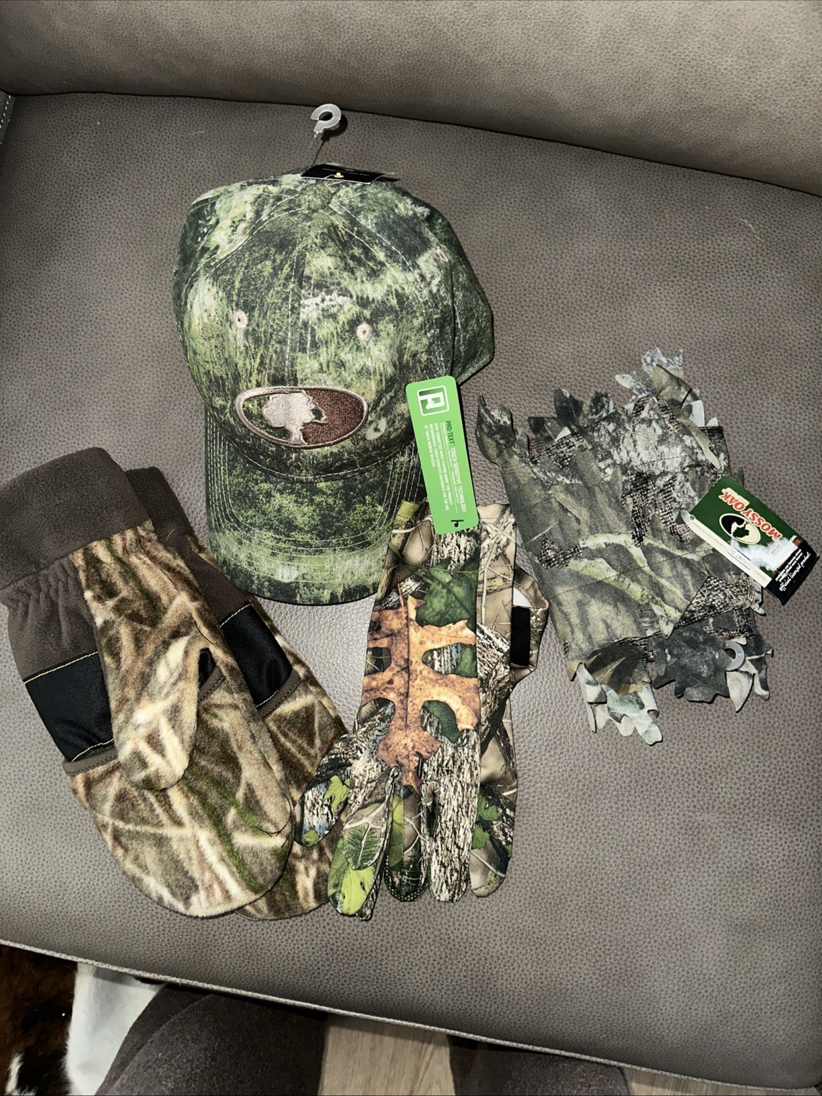 Mossy Oak Turkey Hunting Bundle - One Size - New - Cap Gloves Leaf Headcover
