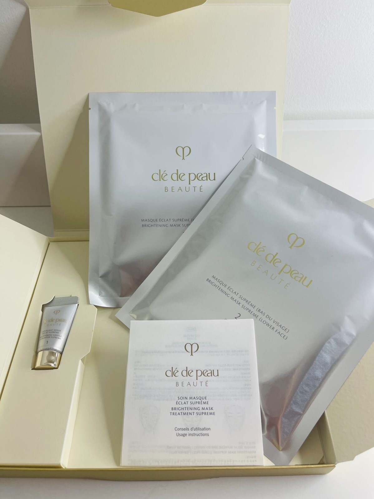 New ! Cle de Peau Beaute Brightening Mask Treatment Supreme 1 set New In box
