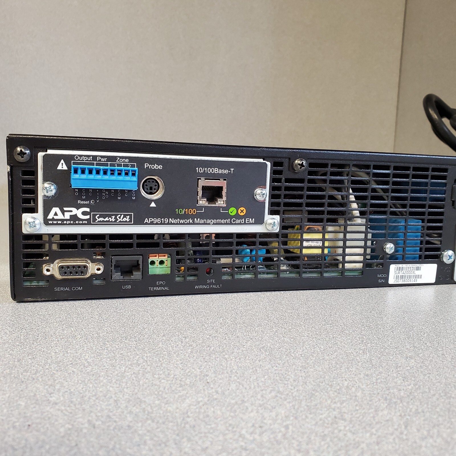 APC SURTA2000XL UPS Extremely nice condition (rackmount no rails or batteries)