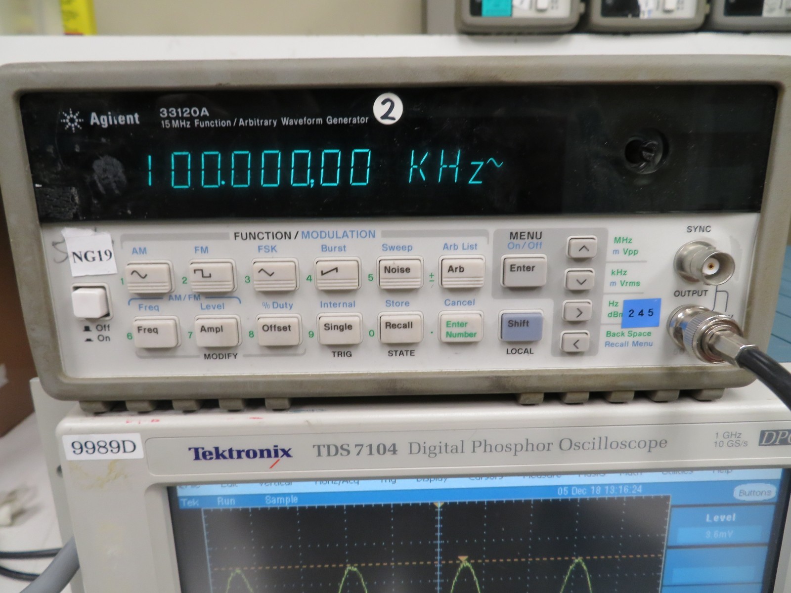 Agilent 33120A 15 Mhz Function/ Arbitrary Waveform Generator NG19