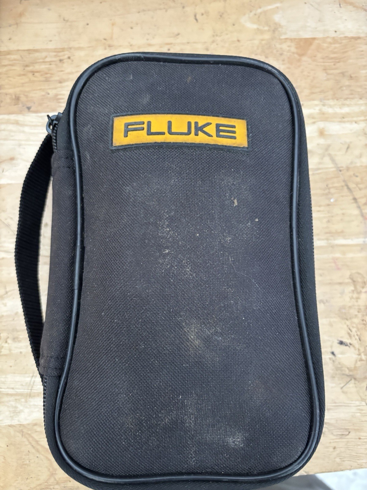 Fluke 715 VOLT/mA Milliamp Process Calibrator Meter w/Case, Leads, and Manuals