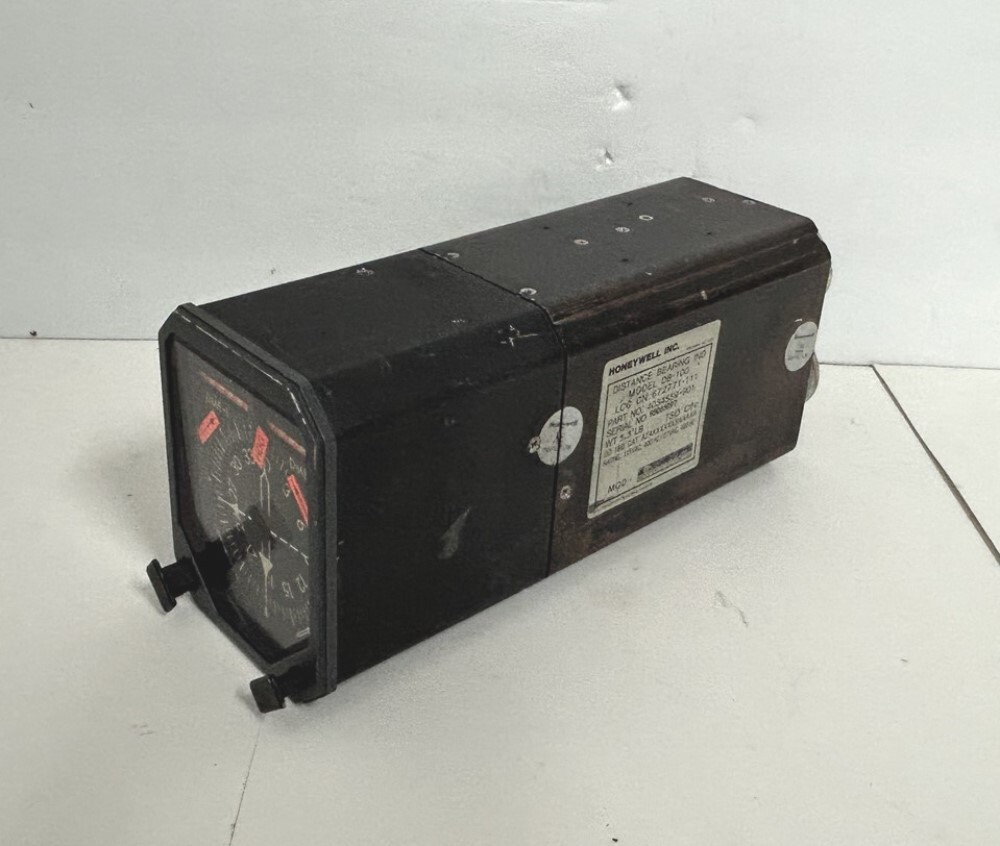Honeywell Aircraft DB-100 Distance Bearing Indicator 4034559-901