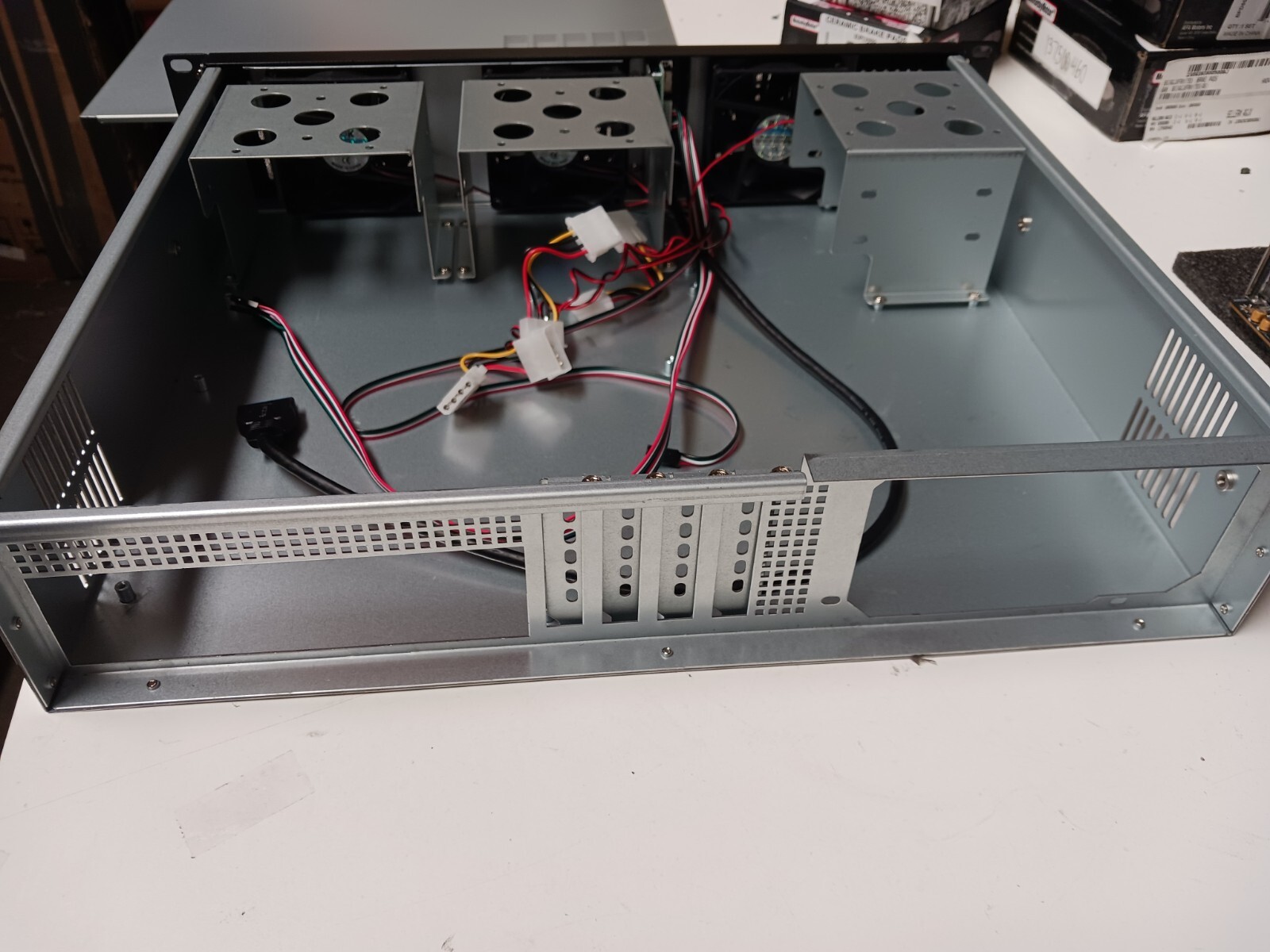 - Rosewill RSV-Z2600U Server Chassis