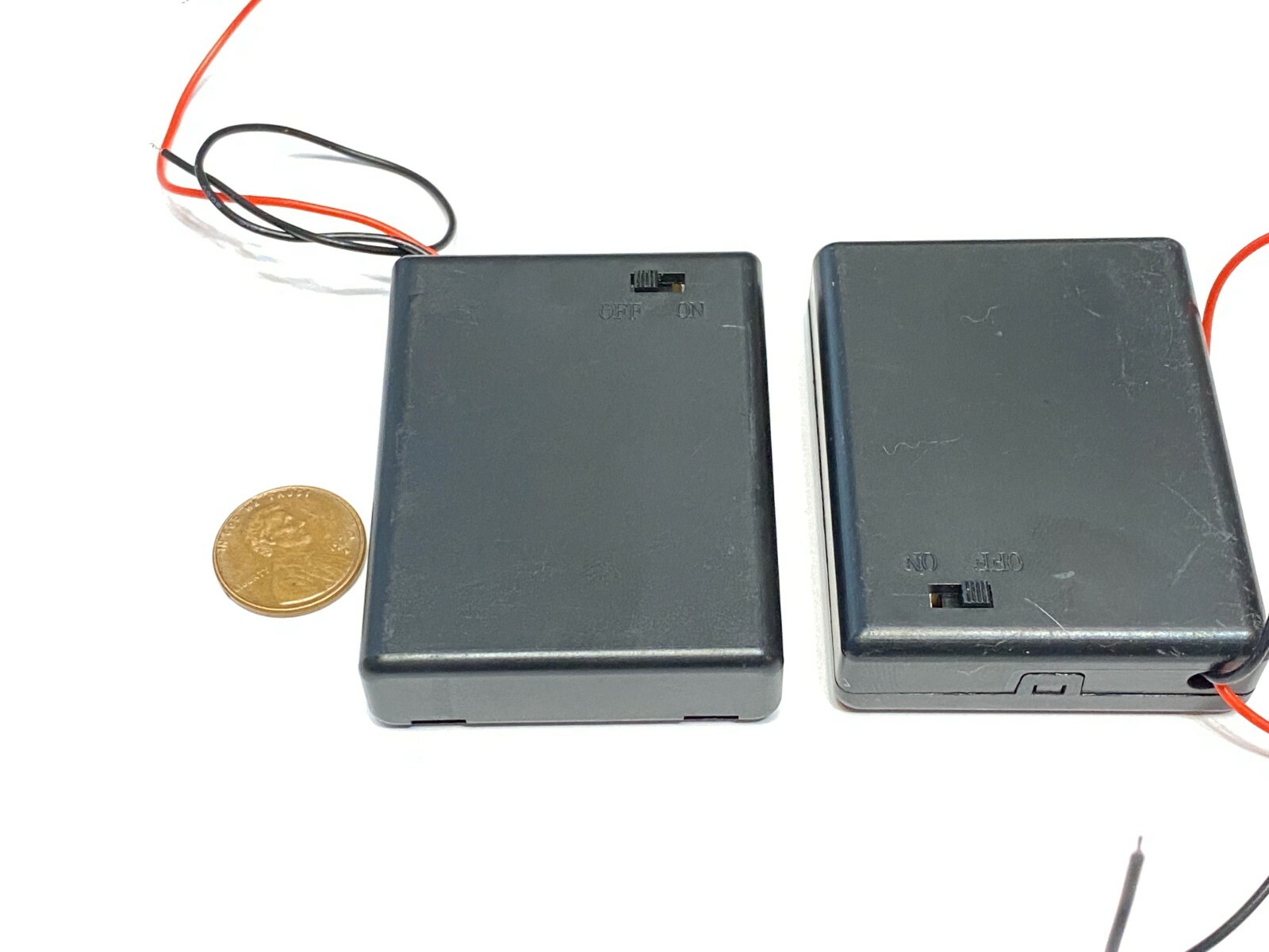 2 Pieces - 4 AAA Cell Enclosed Battery Holder Lid Cover ON/OFF Switch E1