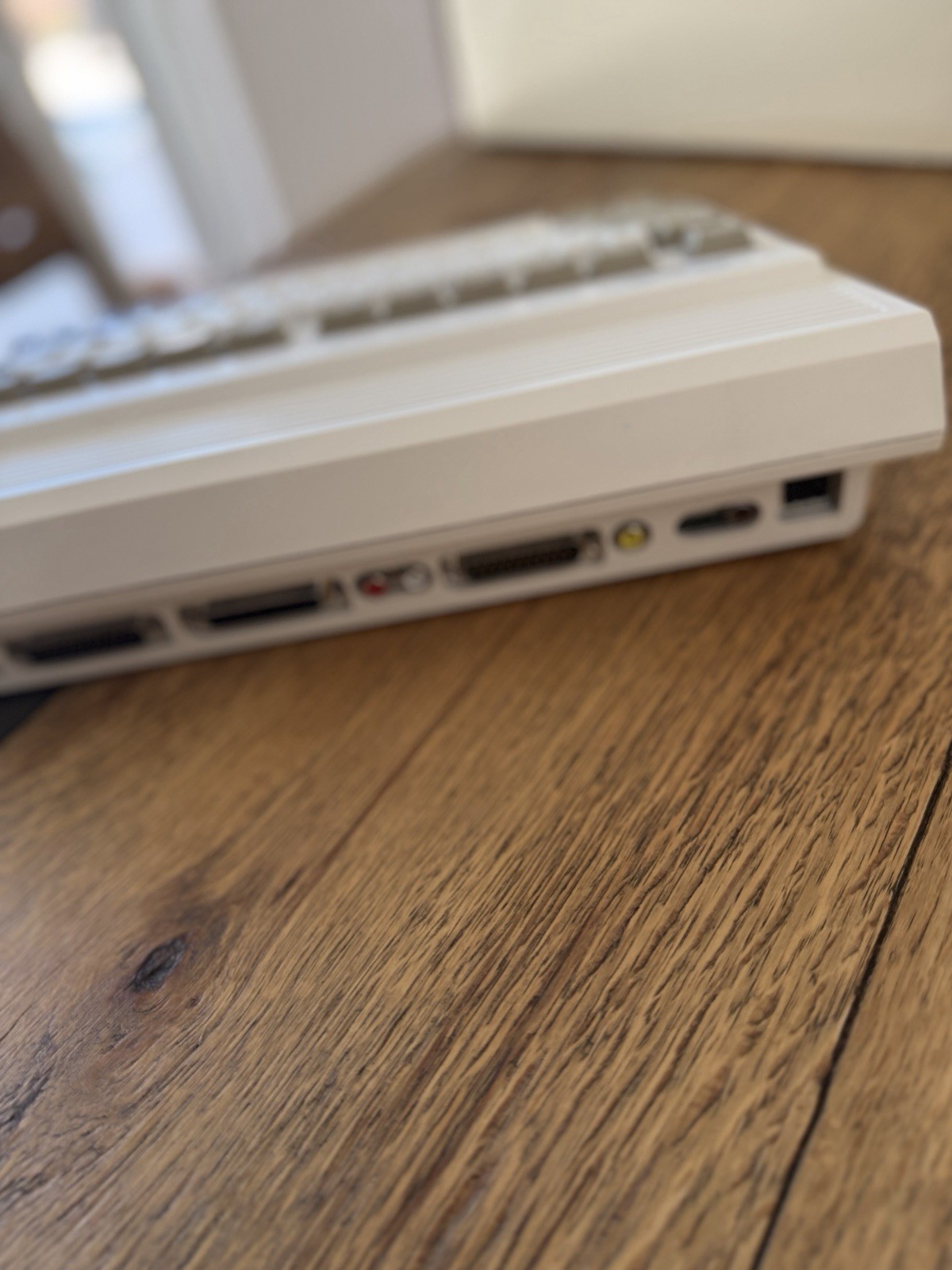 Commodore Amiga 600 , In Original Box, Super!!, 110v Power Supply.