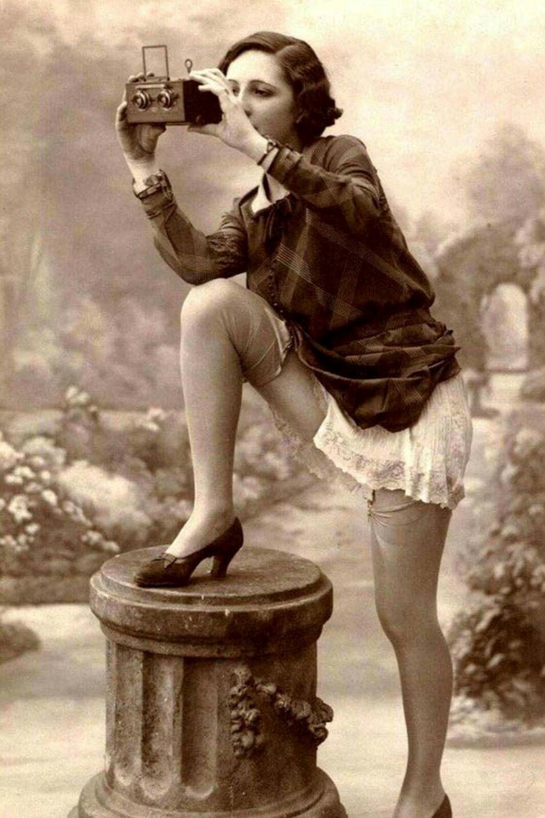 retro vintage woman with camera WW2 Photo Glossy 4*6 in X021