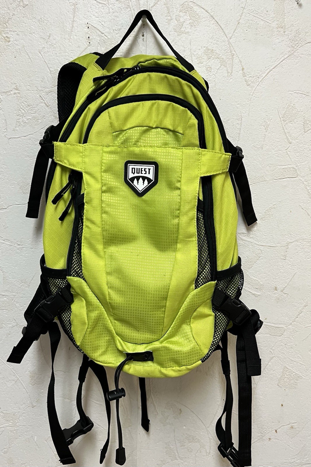 QUEST Hydration Backpack in neon Green and Black - No bladder!