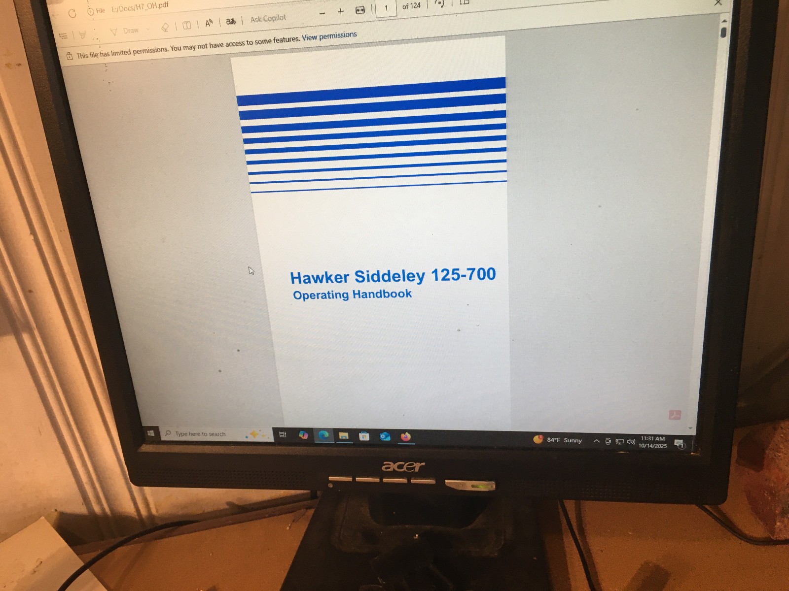 Hawker 700 Pilot Training Manuals on USB Stick