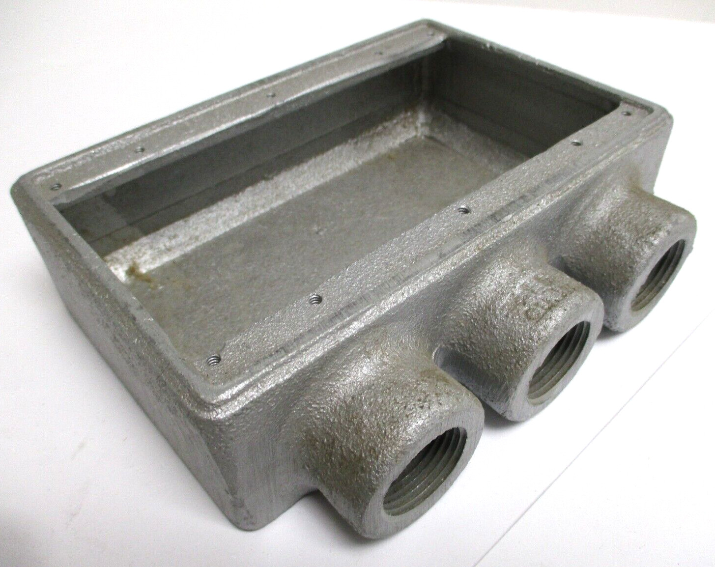 CROUSE HINDS , FSS23 , 3/4" THREE GANG CAST IRON BOX , SURPLUS