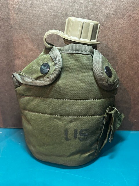 Vintage US Army Canteen And Cover Military Green, 1 quart
