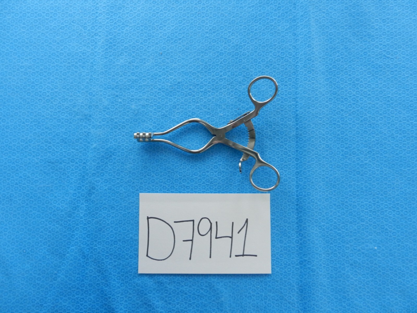 D7941 Codman Surgical 3x3 Blunt Prong Retractor 13.3cm Overall Length 50-1223