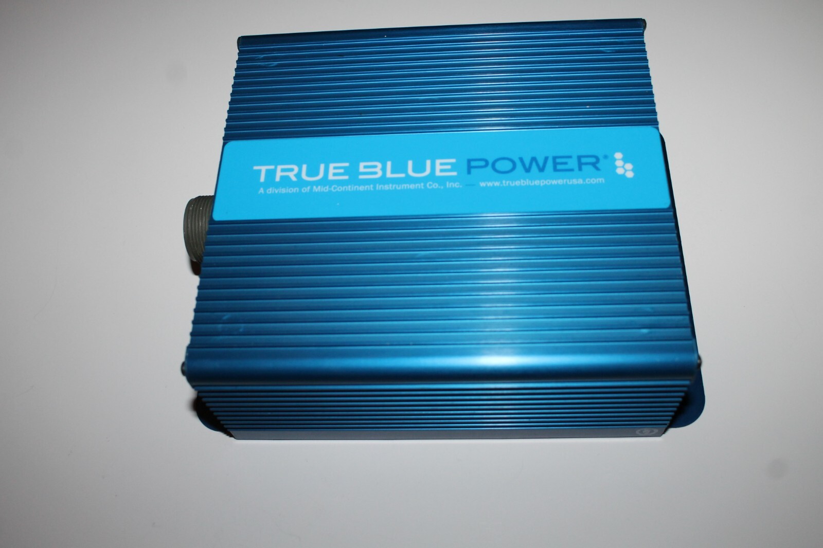 TRUE BLUE POWER MD50 28 DC TO 115VAC 60Hz STATIC INVERTER 500W NICE!