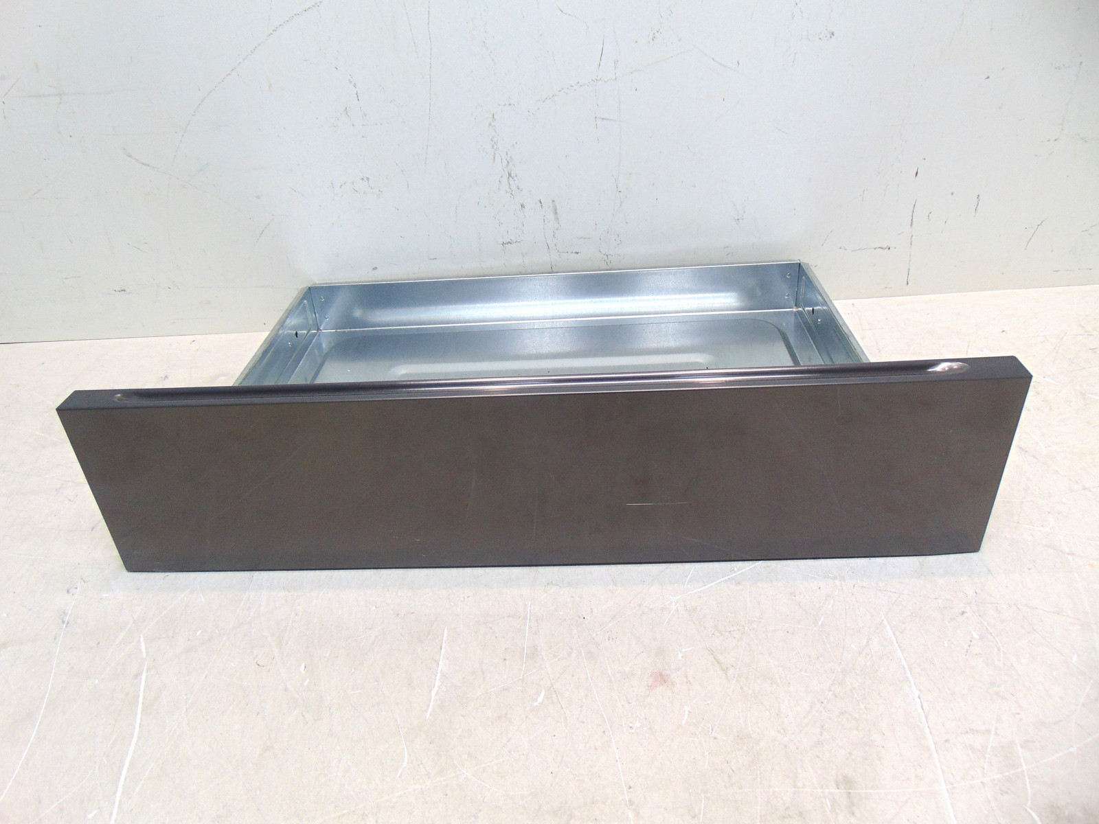 Frigidaire Gas Range GCRG3060BDB Drawer